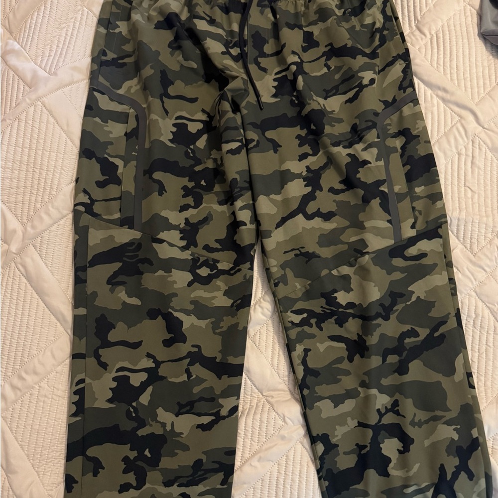 Under Armour Camo XXL Drawstring Jogger Pants - Olive & Black
